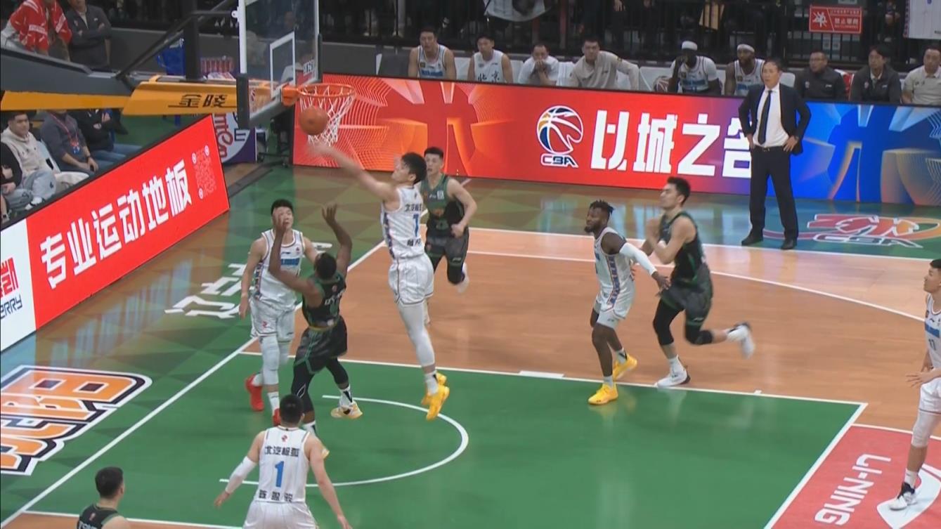 曾凡博釘板血帽弗格上籃 本場個人第6個蓋帽！