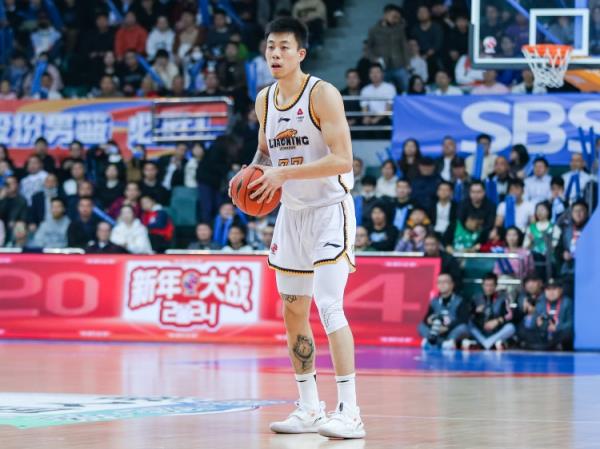 屋漏偏逢連夜雨！張鎮(zhèn)麟7中1僅得2分2板4助 末節(jié)受傷離場